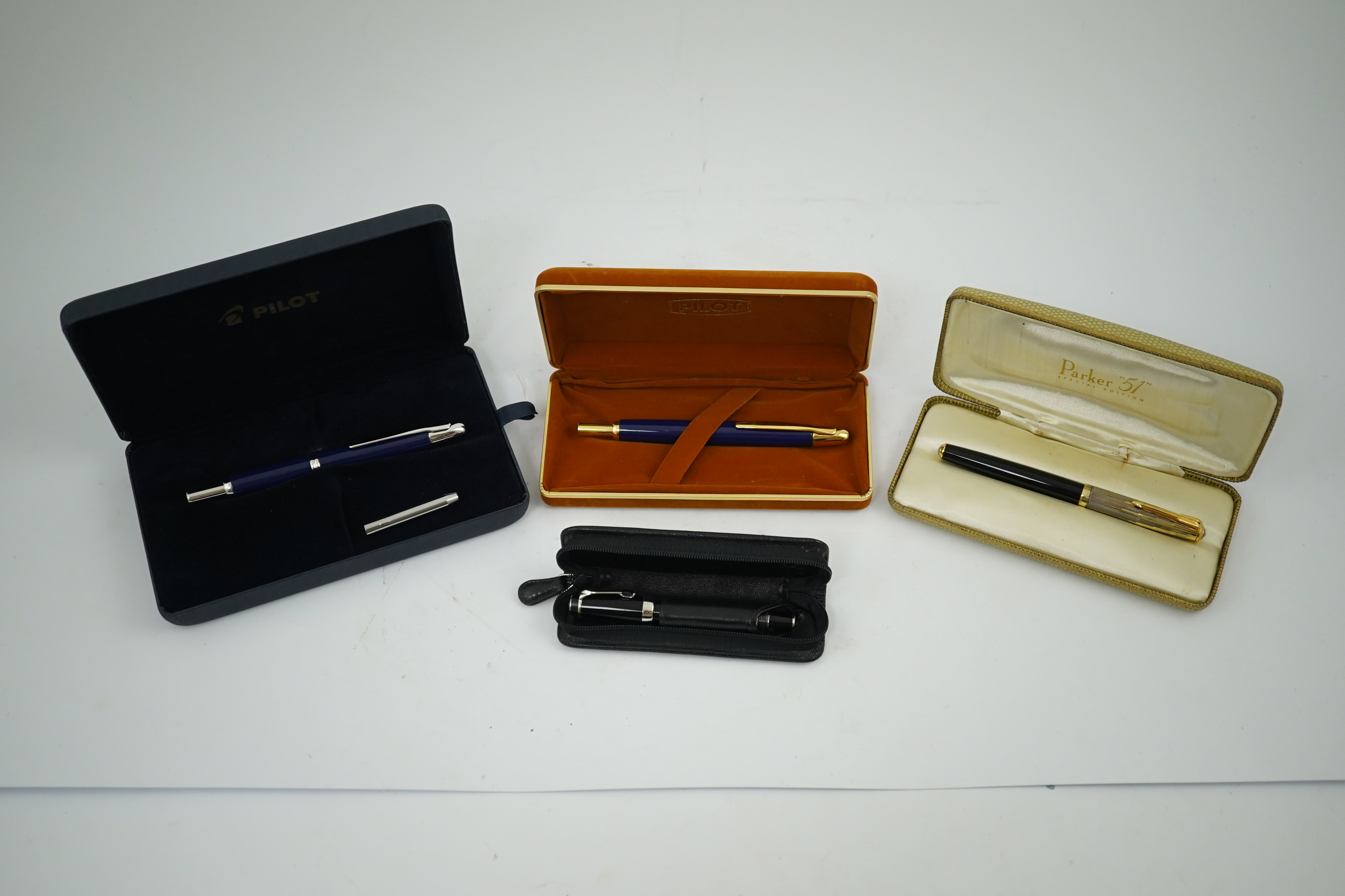 Pilot Pens plus modern '51' and a Montblanc cased pen (4)